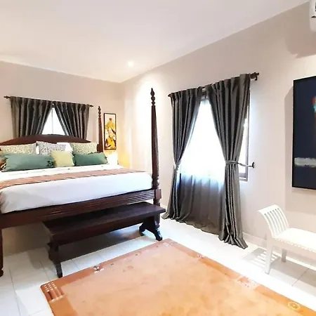Sunny & Cozy Villa Near So Many Prime Beaches In Bali!